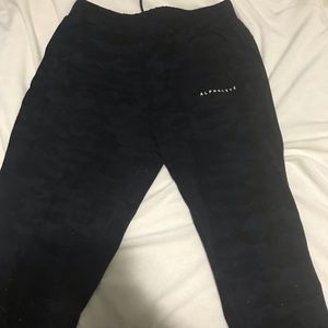 Alphalete jogger size L camo